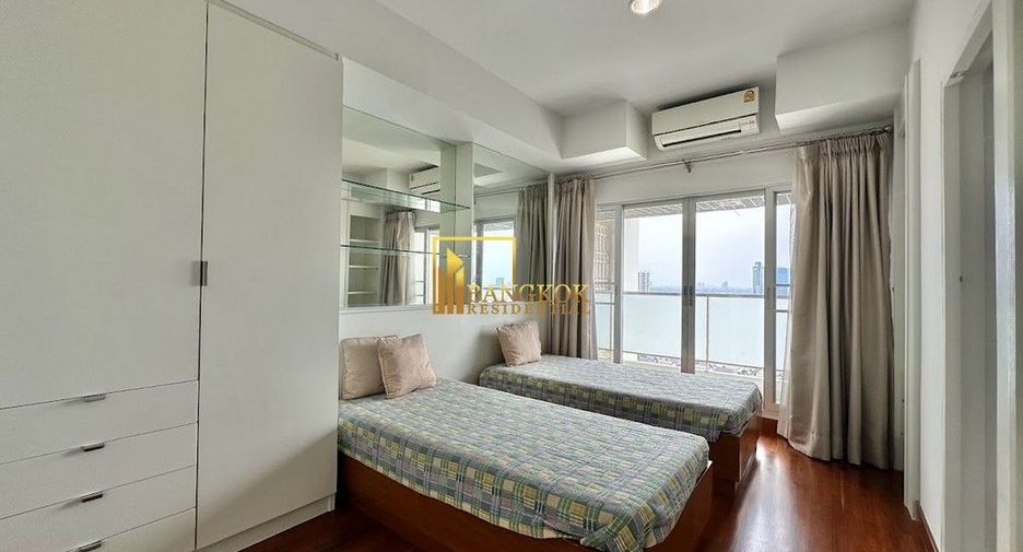 For rent 3 bedrooms condo in Yan Nawa, Bangkok
