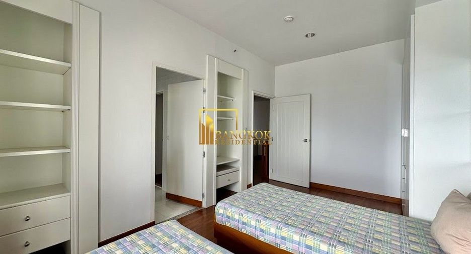 For rent 3 bedrooms condo in Yan Nawa, Bangkok