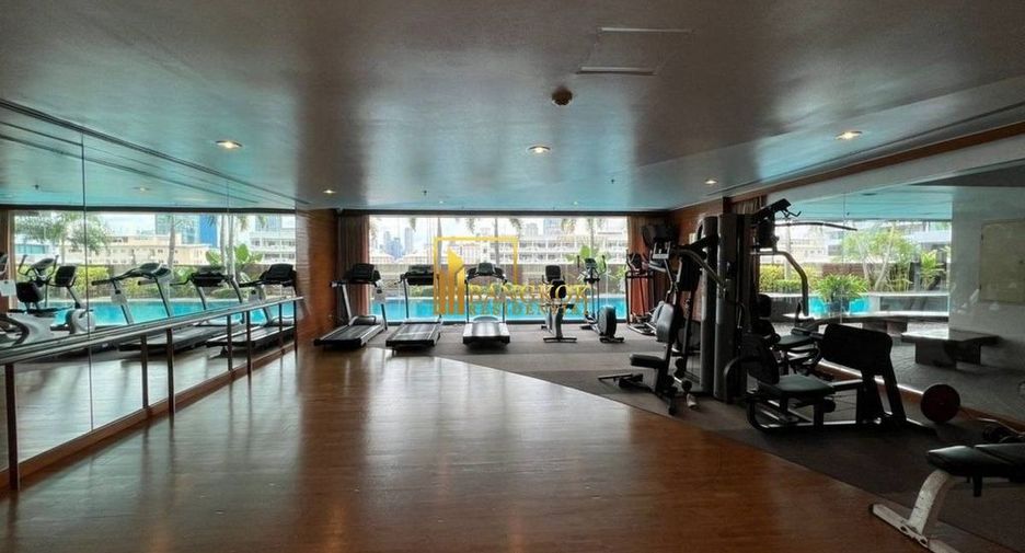 For rent 3 bedrooms condo in Yan Nawa, Bangkok