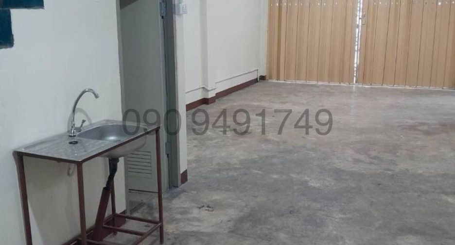 For rent 4 bedrooms retail Space in Thawi Watthana, Bangkok
