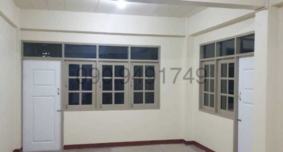 For rent 4 bedrooms retail Space in Thawi Watthana, Bangkok