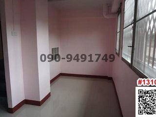 For rent 34 bedrooms retail Space in Bangkok Noi, Bangkok