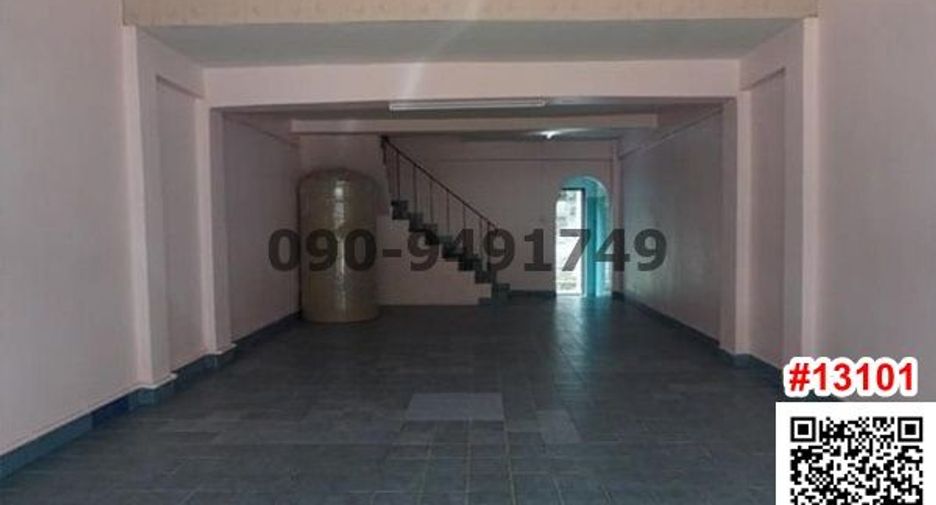 For rent 34 bedrooms retail Space in Bangkok Noi, Bangkok