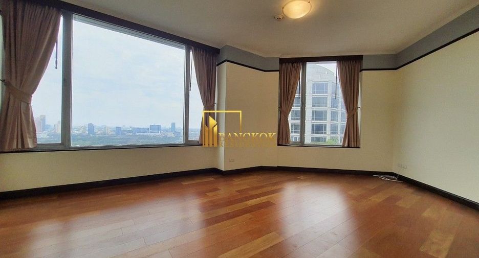 Condo en alquiler de 3 habitaciones en Pathum Wan, Bangkok