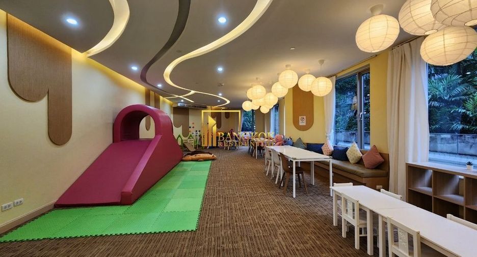 Condo en alquiler de 3 habitaciones en Pathum Wan, Bangkok