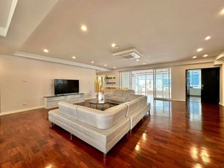 For rent 4 bedrooms apartment in Watthana, Bangkok