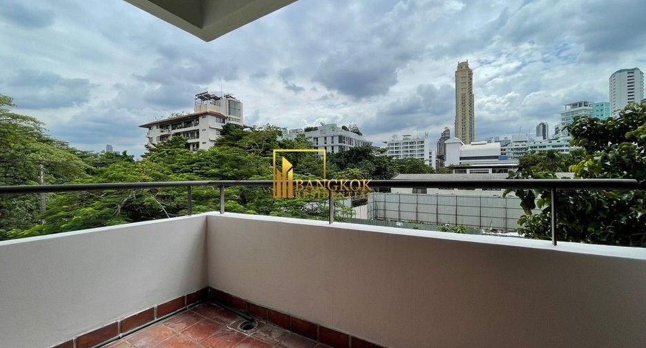 For rent 2 bedrooms apartment in Watthana, Bangkok