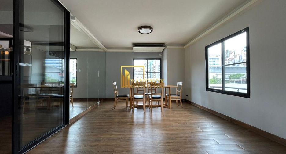 For rent 2 bedrooms apartment in Watthana, Bangkok