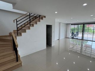 Gewerbefläche zum Kauf mit 2 Zimmer in Si Racha, Chonburi