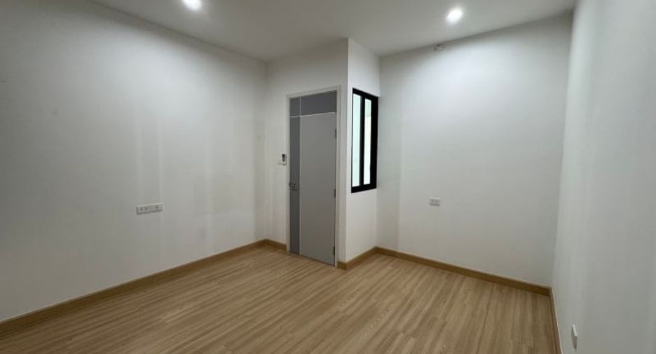 For sale 2 bedrooms retail Space in Si Racha, Chonburi