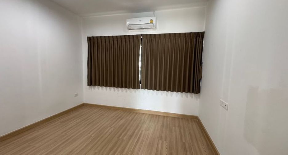 For sale 2 bedrooms retail Space in Si Racha, Chonburi