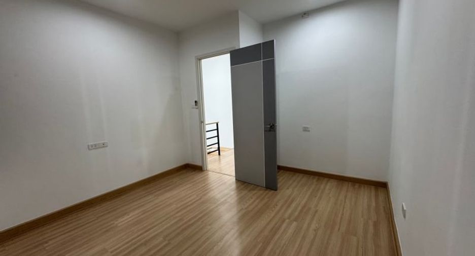 For sale 2 bedrooms retail Space in Si Racha, Chonburi