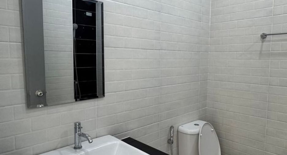 For sale 2 bedrooms retail Space in Si Racha, Chonburi