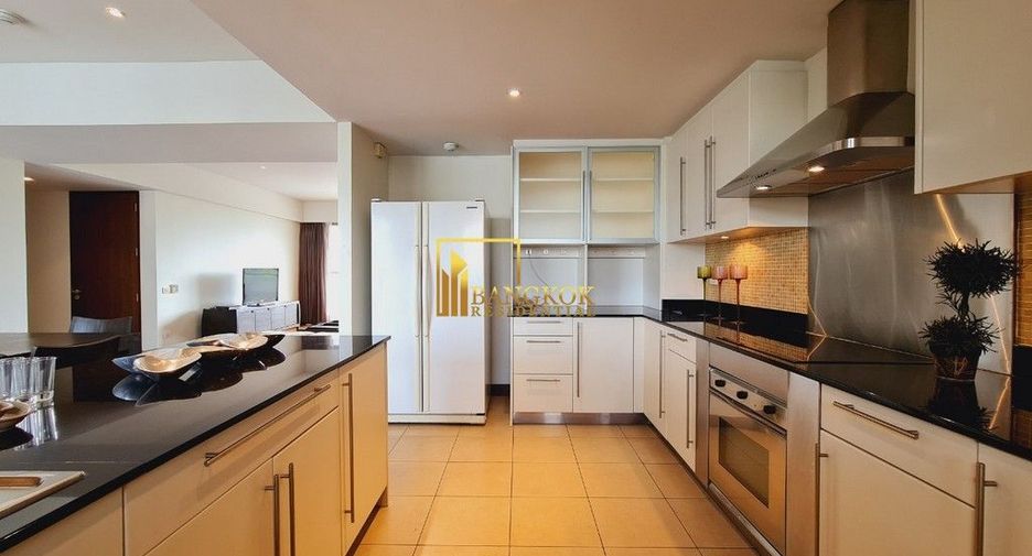 For rent 3 bedrooms apartment in Pathum Wan, Bangkok