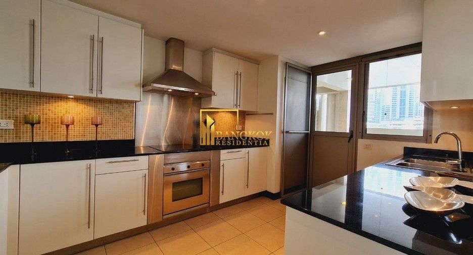 For rent 3 bedrooms apartment in Pathum Wan, Bangkok