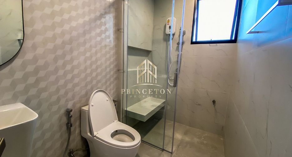Haus zur Miete mit 4 Zimmer in Saphan Sung, Bangkok