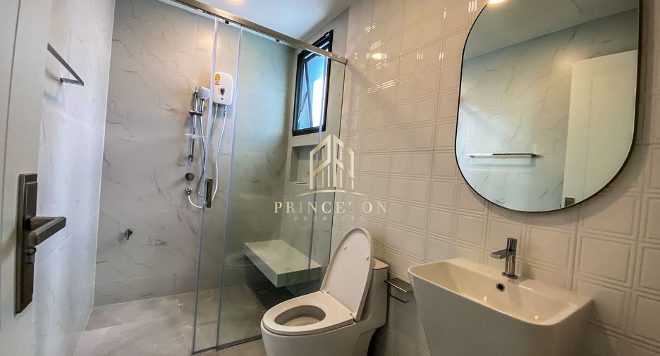 Haus zur Miete mit 4 Zimmer in Saphan Sung, Bangkok