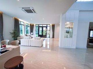 Casa en alquiler de 4 habitaciones en Lat Krabang, Bangkok