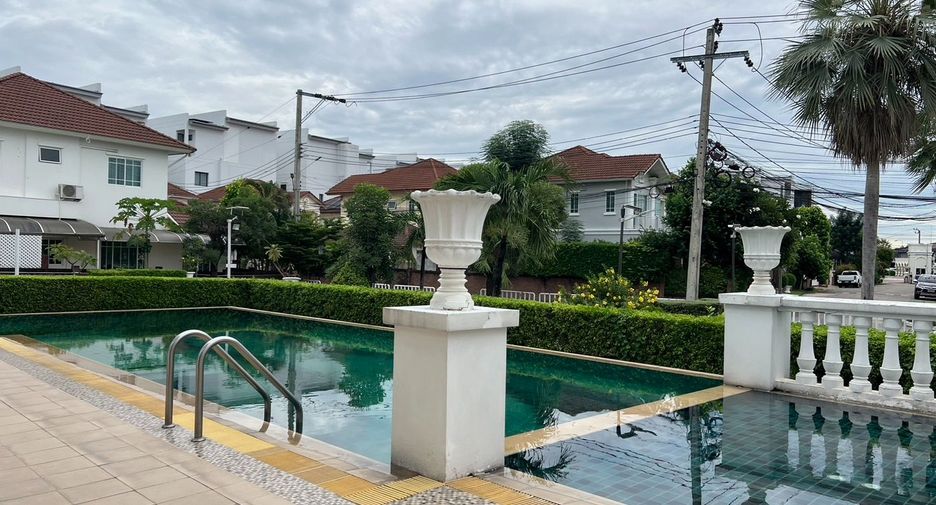 Haus zum Kauf mit 5 Zimmer in Mueang Nonthaburi, Nonthaburi