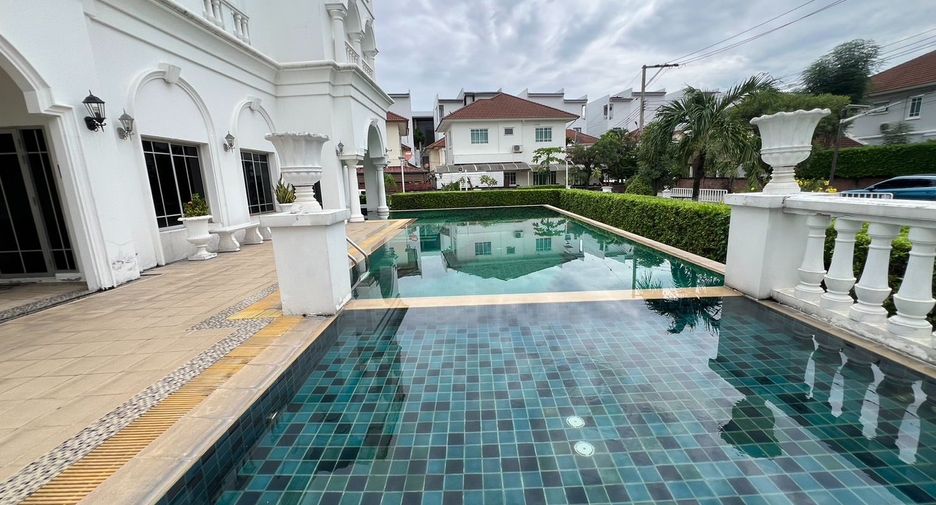 Haus zum Kauf mit 5 Zimmer in Mueang Nonthaburi, Nonthaburi