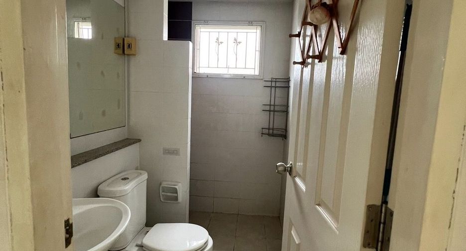 Haus zum Kauf mit 5 Zimmer in Mueang Nonthaburi, Nonthaburi