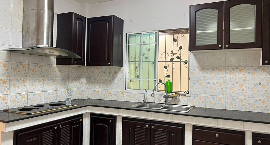 Haus zum Kauf mit 5 Zimmer in Mueang Nonthaburi, Nonthaburi