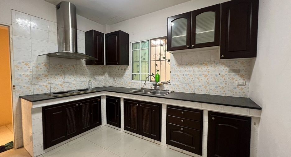 Haus zum Kauf mit 5 Zimmer in Mueang Nonthaburi, Nonthaburi