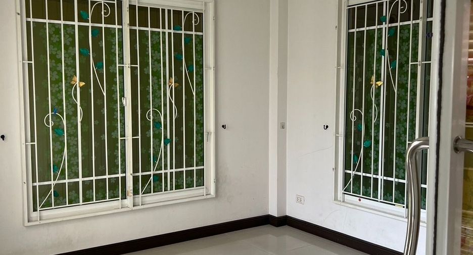 Haus zum Kauf mit 5 Zimmer in Mueang Nonthaburi, Nonthaburi