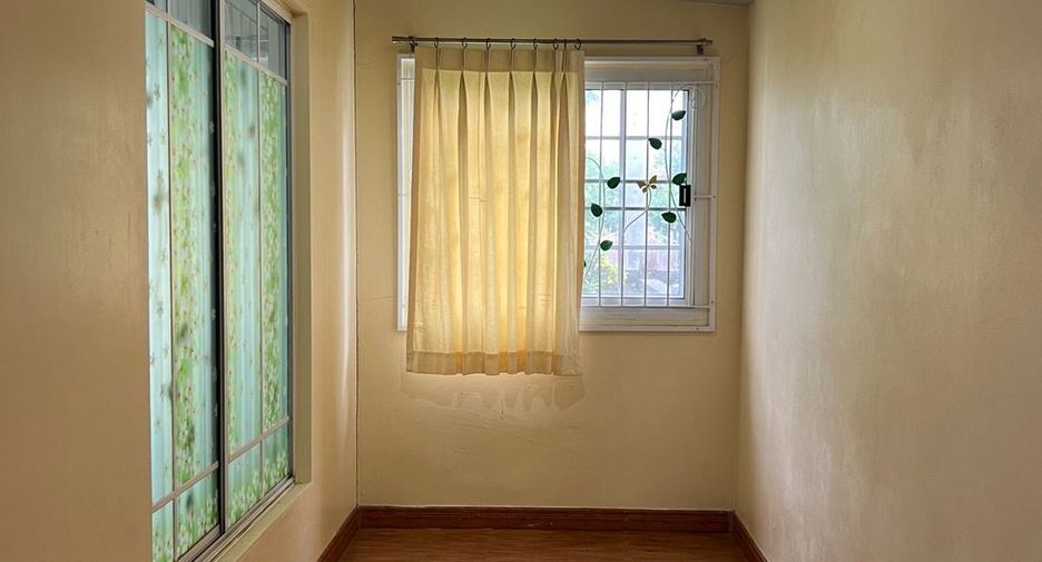 Haus zum Kauf mit 5 Zimmer in Mueang Nonthaburi, Nonthaburi
