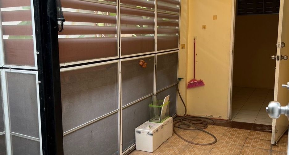 Haus zum Kauf mit 5 Zimmer in Mueang Nonthaburi, Nonthaburi