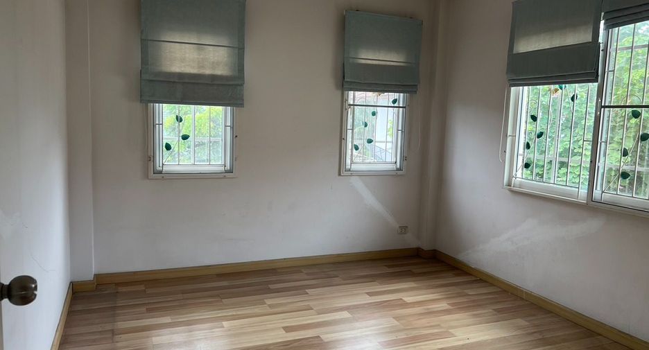 Haus zum Kauf mit 5 Zimmer in Mueang Nonthaburi, Nonthaburi