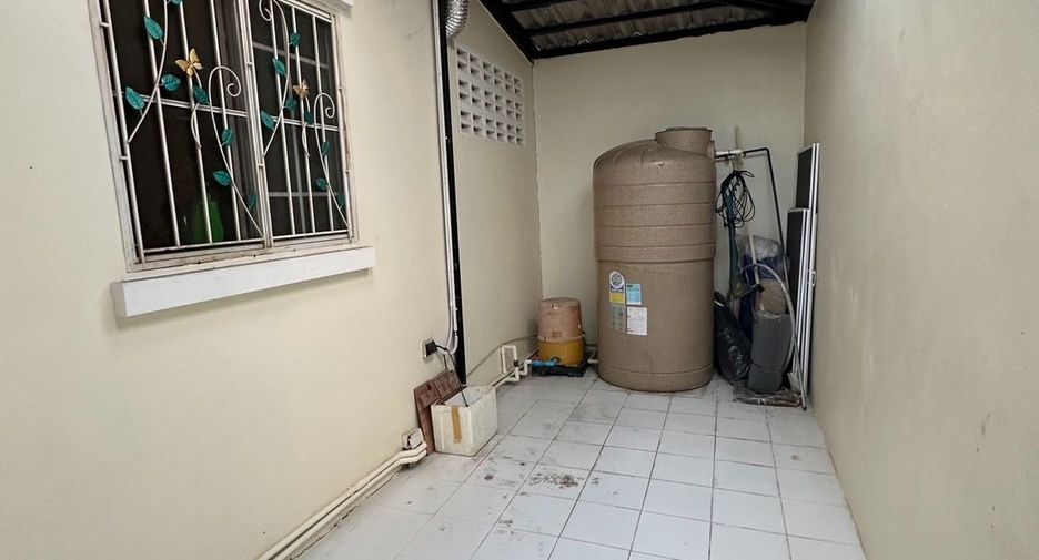 Haus zum Kauf mit 5 Zimmer in Mueang Nonthaburi, Nonthaburi