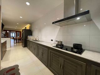 For rent 2 bedrooms townhouse in Yan Nawa, Bangkok