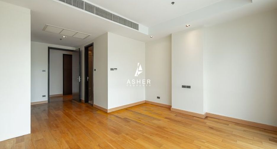 For rent 4 bedrooms condo in Khlong Toei, Bangkok
