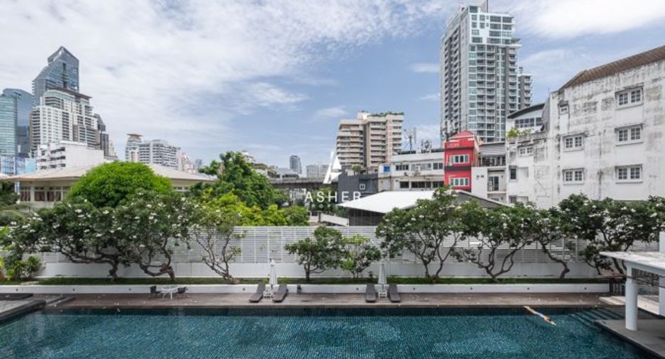 For rent 4 bedrooms condo in Khlong Toei, Bangkok