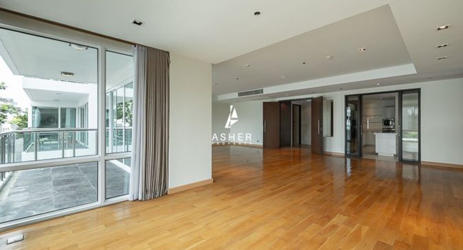 For rent 4 bedrooms condo in Khlong Toei, Bangkok
