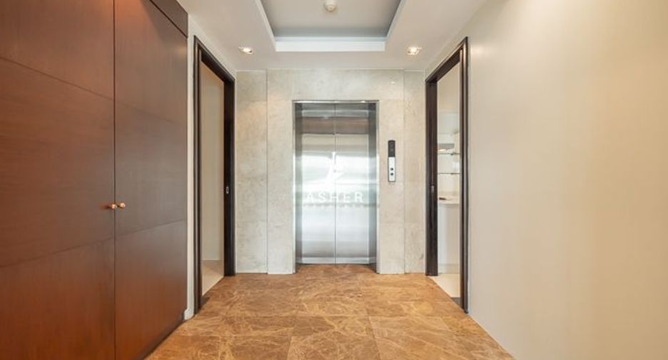 For rent 4 bedrooms condo in Khlong Toei, Bangkok