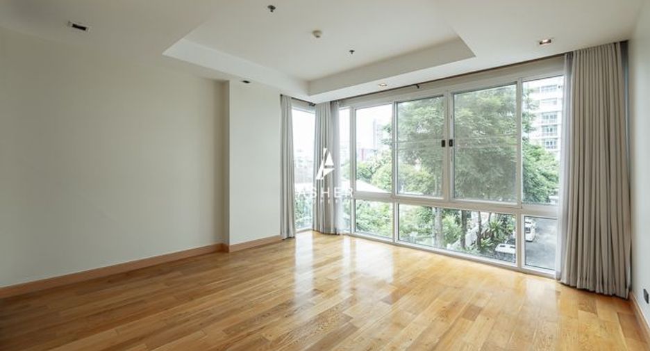 For rent 4 bedrooms condo in Khlong Toei, Bangkok
