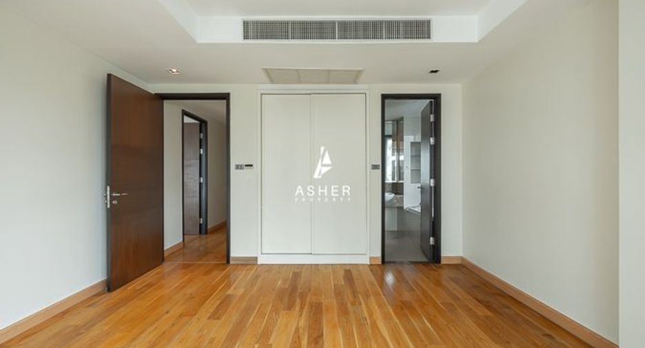 For rent 4 bedrooms condo in Khlong Toei, Bangkok