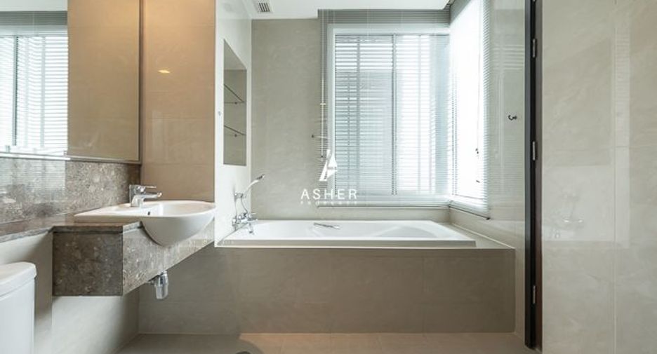 For rent 4 bedrooms condo in Khlong Toei, Bangkok