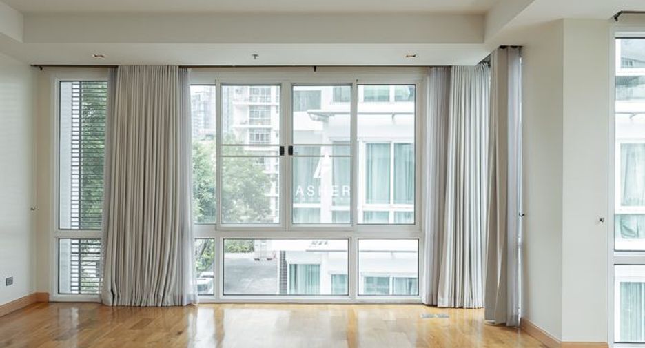 For rent 4 bedrooms condo in Khlong Toei, Bangkok