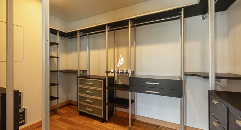 For rent 4 bedrooms condo in Khlong Toei, Bangkok