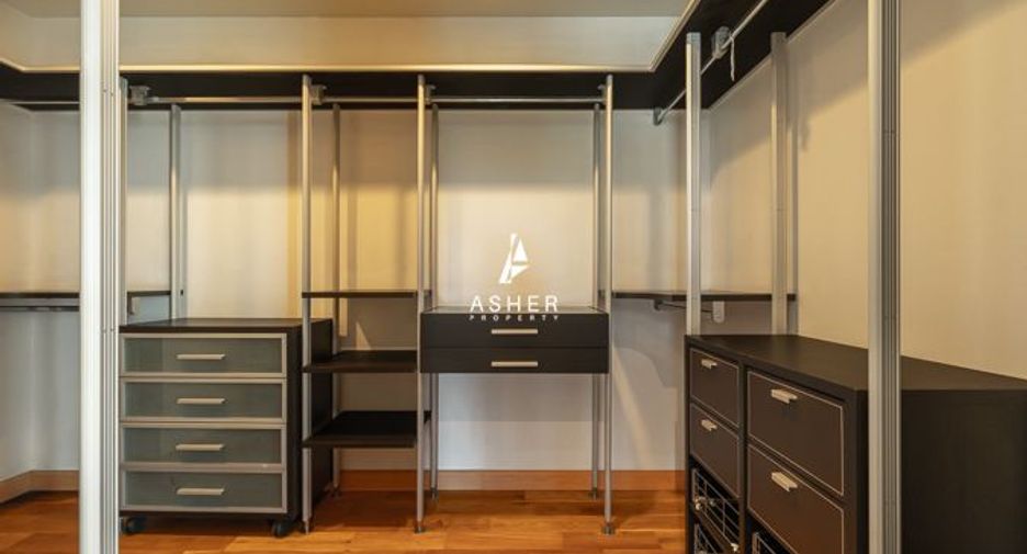 For rent 4 bedrooms condo in Khlong Toei, Bangkok