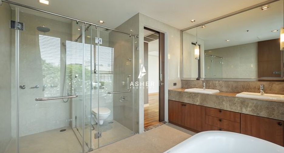 For rent 4 bedrooms condo in Khlong Toei, Bangkok