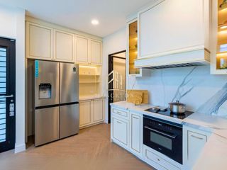 For rent and for sale 4 bed house in Saphan Sung, Bangkok