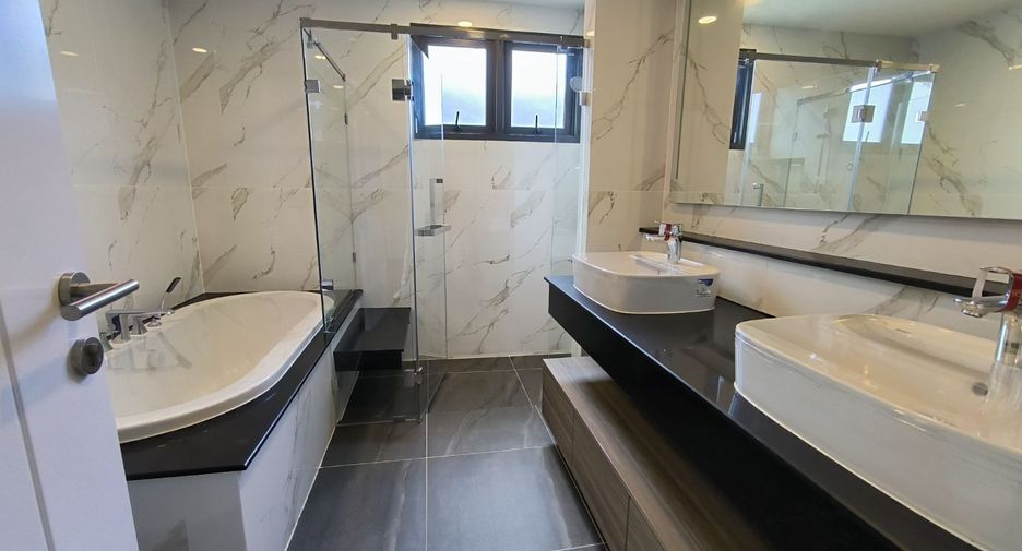 For sale 5 bedrooms house in Prawet, Bangkok