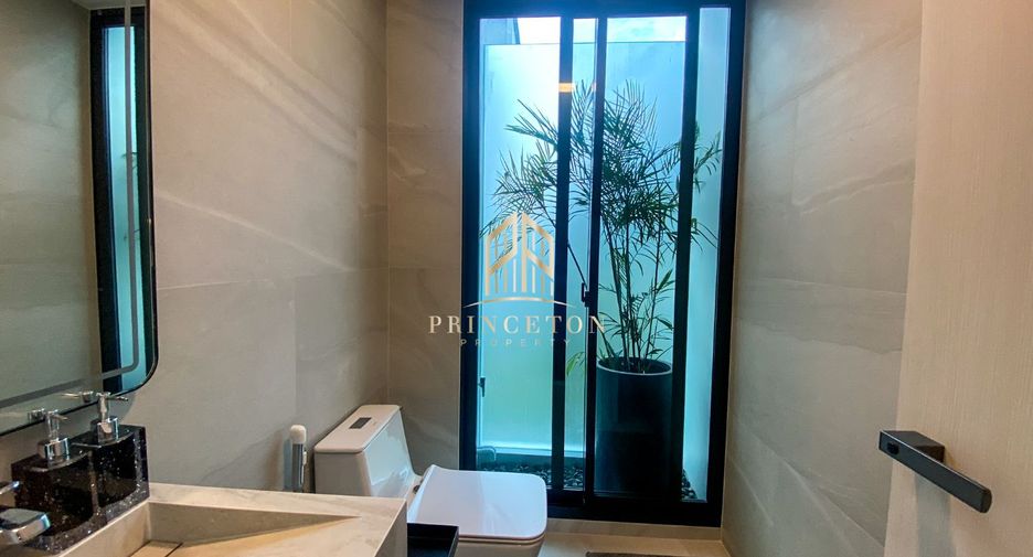 Casa en alquiler y en venta de 4 habitaciones en Saphan Sung, Bangkok