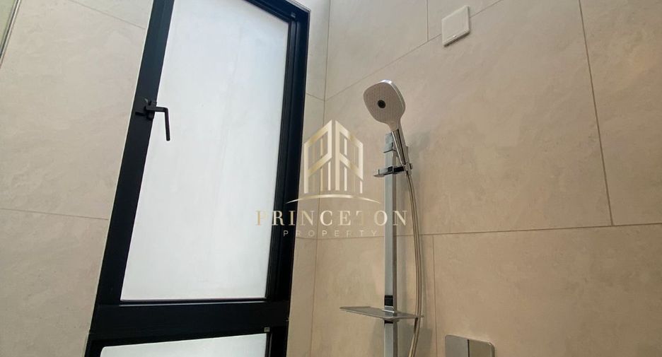 Casa en alquiler y en venta de 4 habitaciones en Saphan Sung, Bangkok