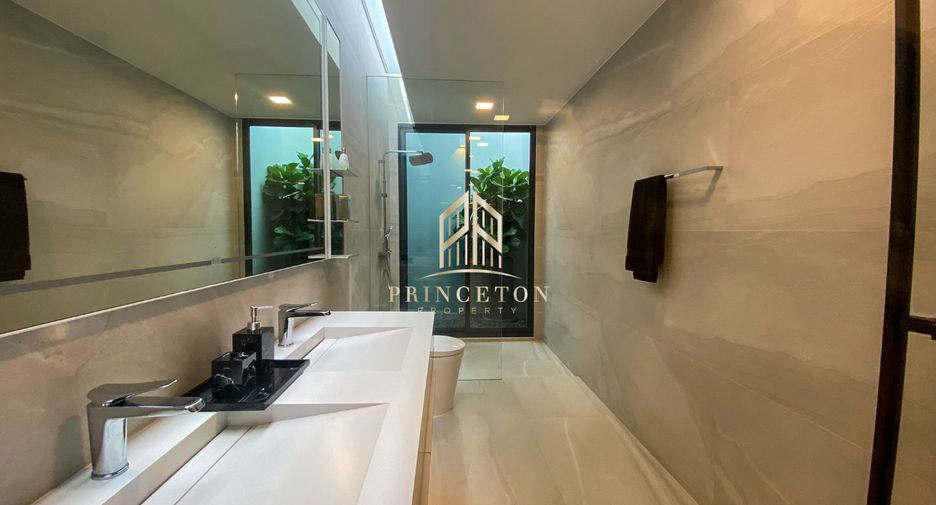 Casa en alquiler y en venta de 4 habitaciones en Saphan Sung, Bangkok