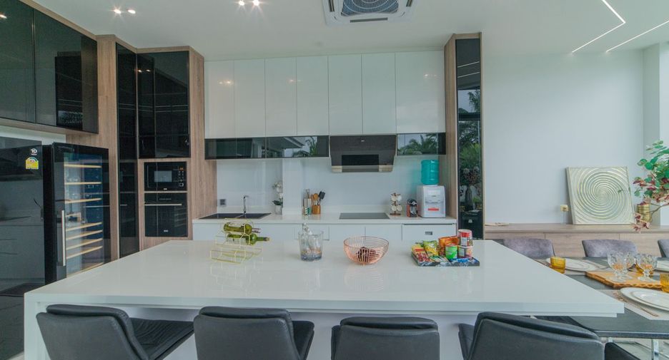 For rent and for sale 5 bedrooms villa in Kathu, Phuket
